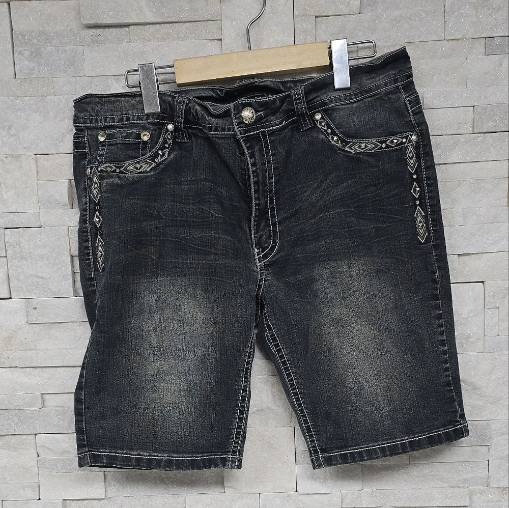✨ Women’s Denim Shorts Bundle – Size 12 – 4 Stylish Pairs – Chic & Casual - Picture 13 of 16